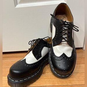 Dr Martens 3989 Bex Smooth Leather Brogue Shoes women’s 9 men 8 black white wing